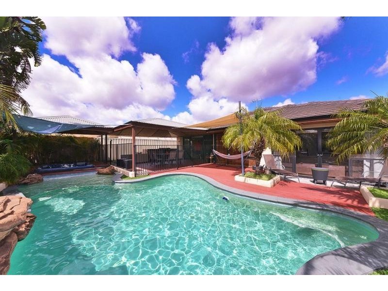 5 Dunrobin Lane, Carramar WA 6031