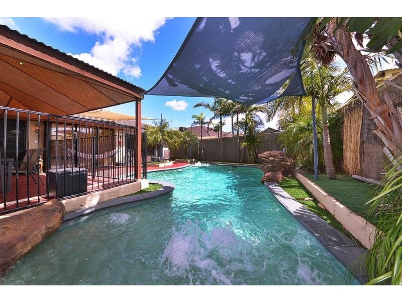 5 Dunrobin Lane, Carramar WA 6031