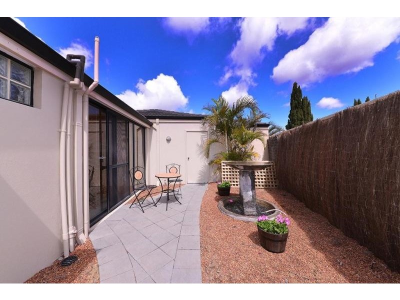 5 Dunrobin Lane, Carramar WA 6031