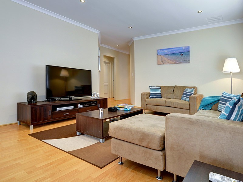 33 Zingarello Street, Pearsall WA 6065