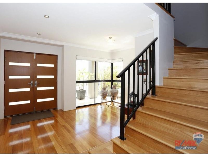 6 Pattaya Gardens, Iluka WA 6028