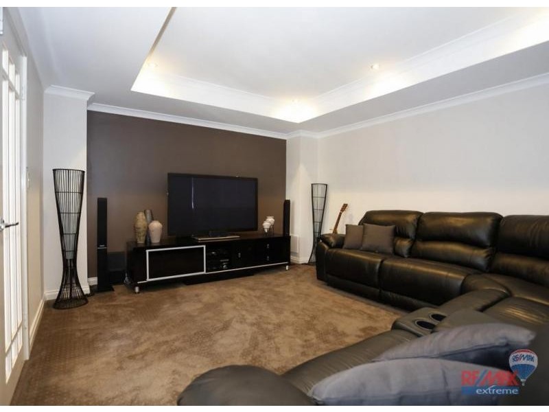 6 Pattaya Gardens, Iluka WA 6028