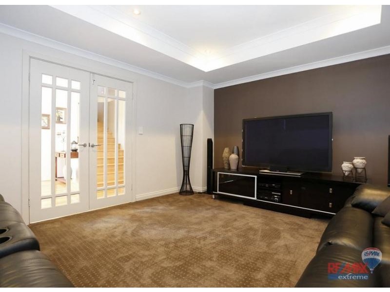 6 Pattaya Gardens, Iluka WA 6028