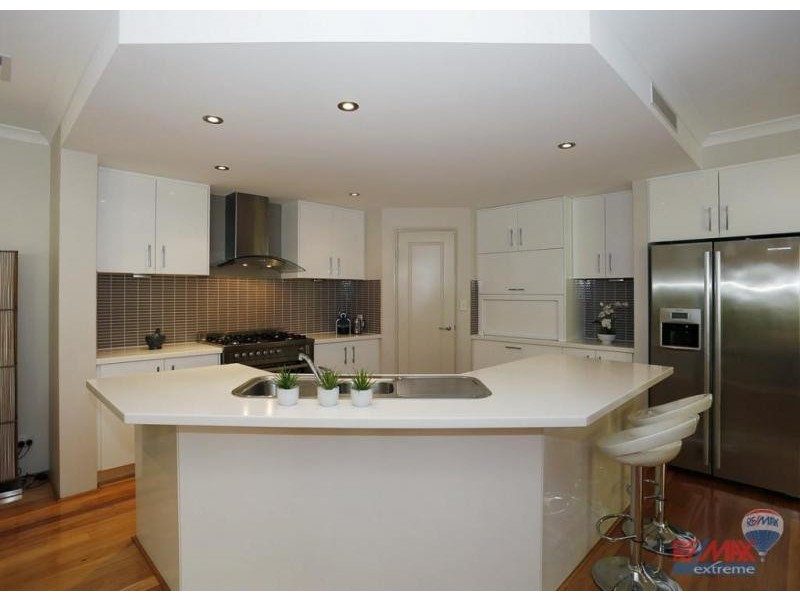 6 Pattaya Gardens, Iluka WA 6028