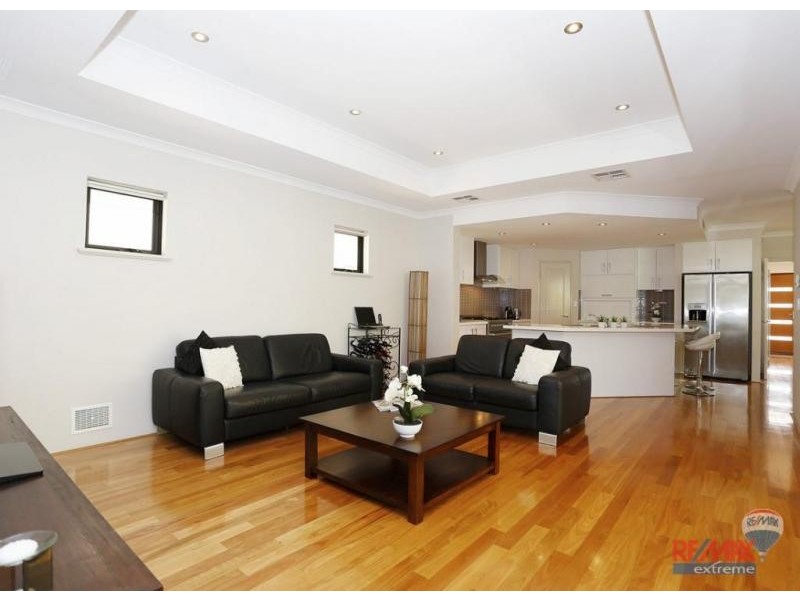 6 Pattaya Gardens, Iluka WA 6028