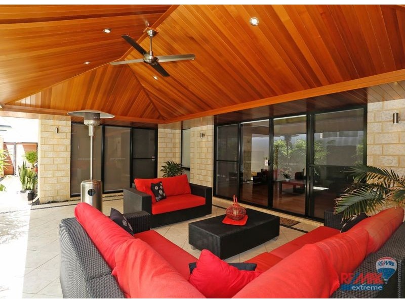 6 Pattaya Gardens, Iluka WA 6028