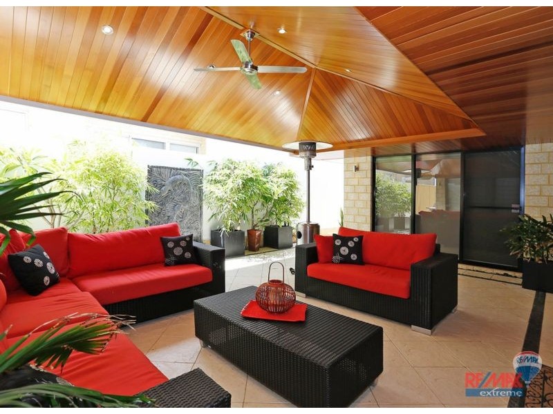 6 Pattaya Gardens, Iluka WA 6028