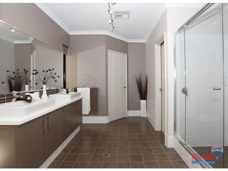 6 Pattaya Gardens, Iluka WA 6028