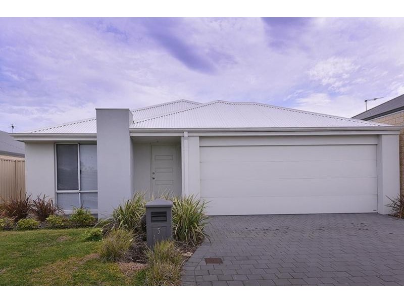 5 Damperia Gardens, Sinagra WA 6065