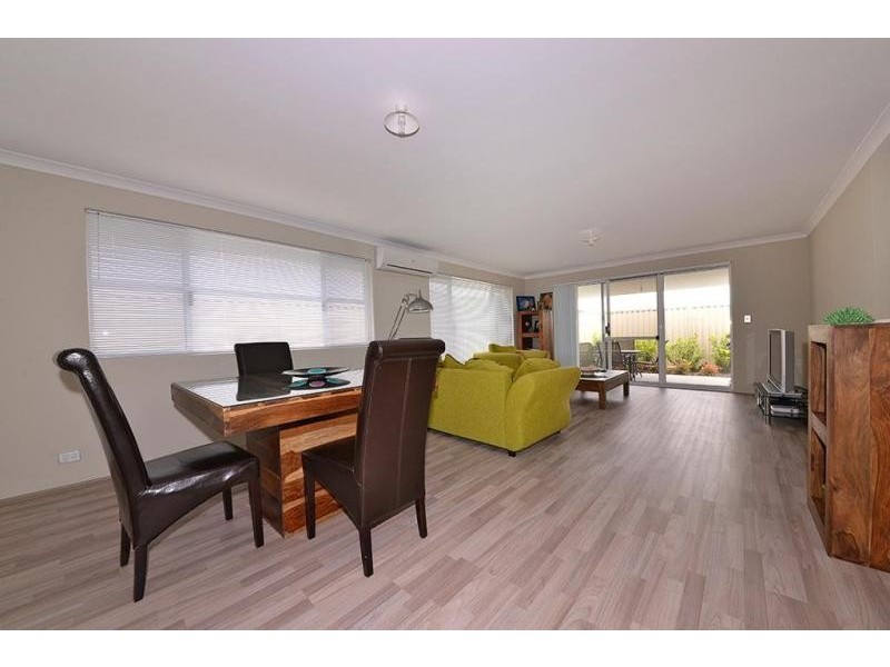 5 Damperia Gardens, Sinagra WA 6065