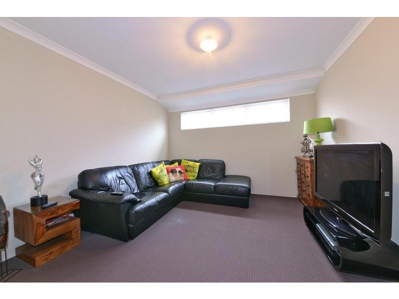 5 Damperia Gardens, Sinagra WA 6065