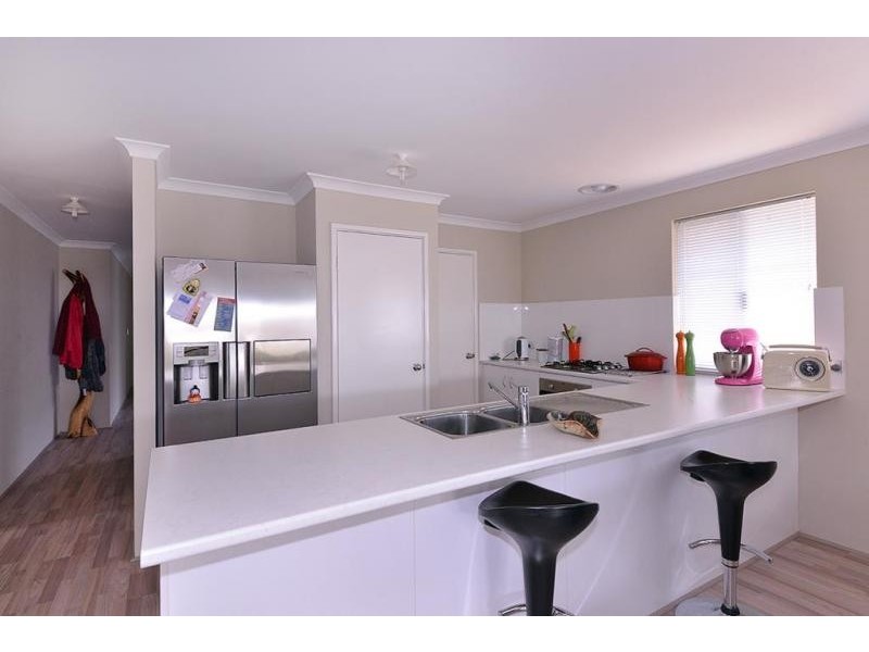 5 Damperia Gardens, Sinagra WA 6065