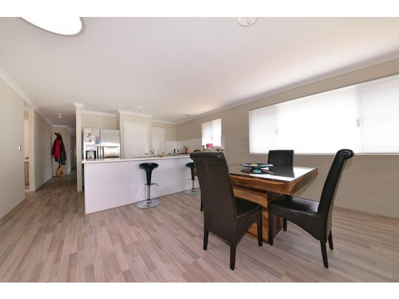 5 Damperia Gardens, Sinagra WA 6065