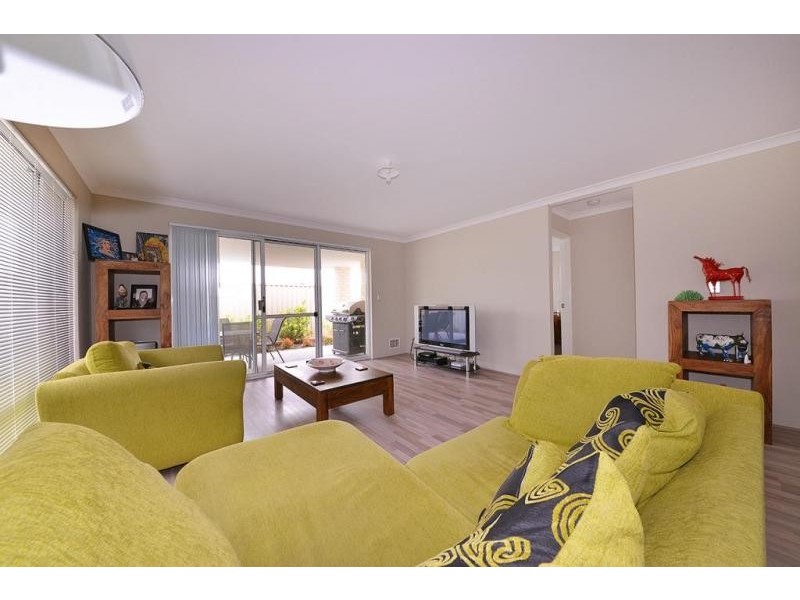 5 Damperia Gardens, Sinagra WA 6065