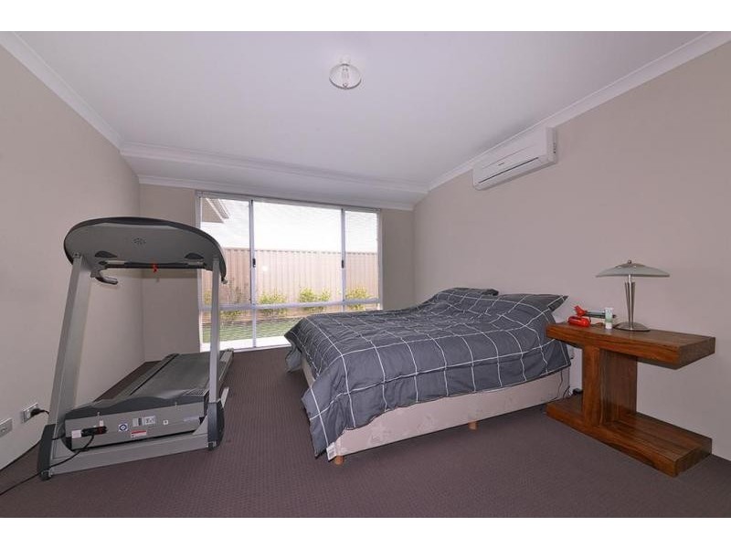 5 Damperia Gardens, Sinagra WA 6065