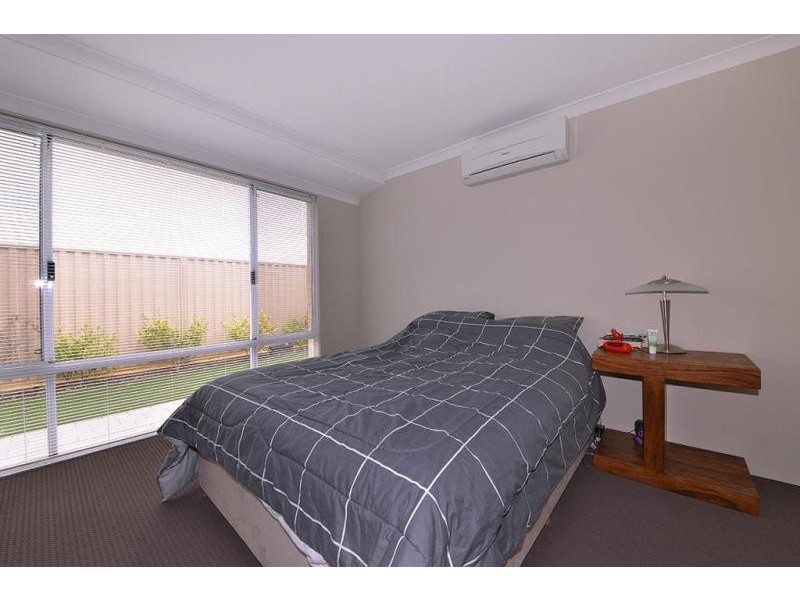 5 Damperia Gardens, Sinagra WA 6065