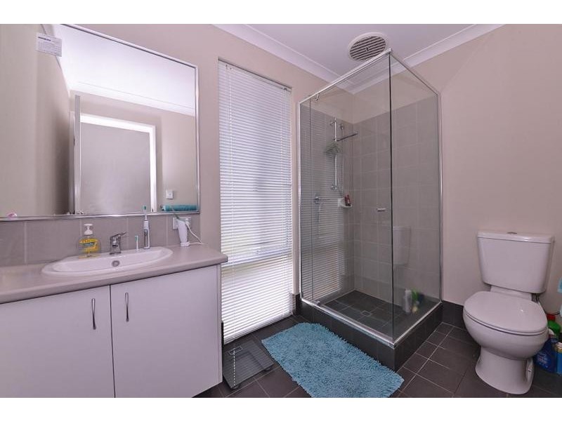 5 Damperia Gardens, Sinagra WA 6065