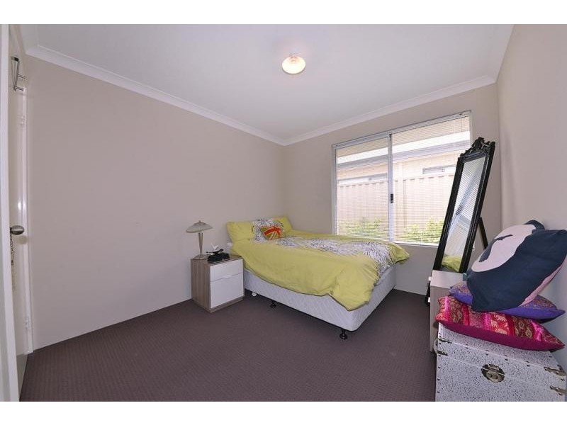 5 Damperia Gardens, Sinagra WA 6065