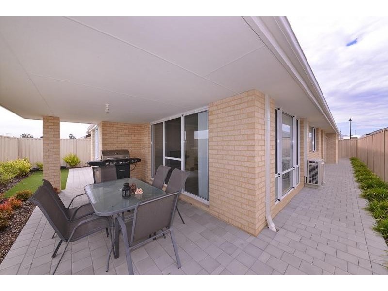 5 Damperia Gardens, Sinagra WA 6065