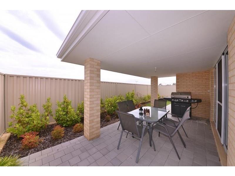 5 Damperia Gardens, Sinagra WA 6065