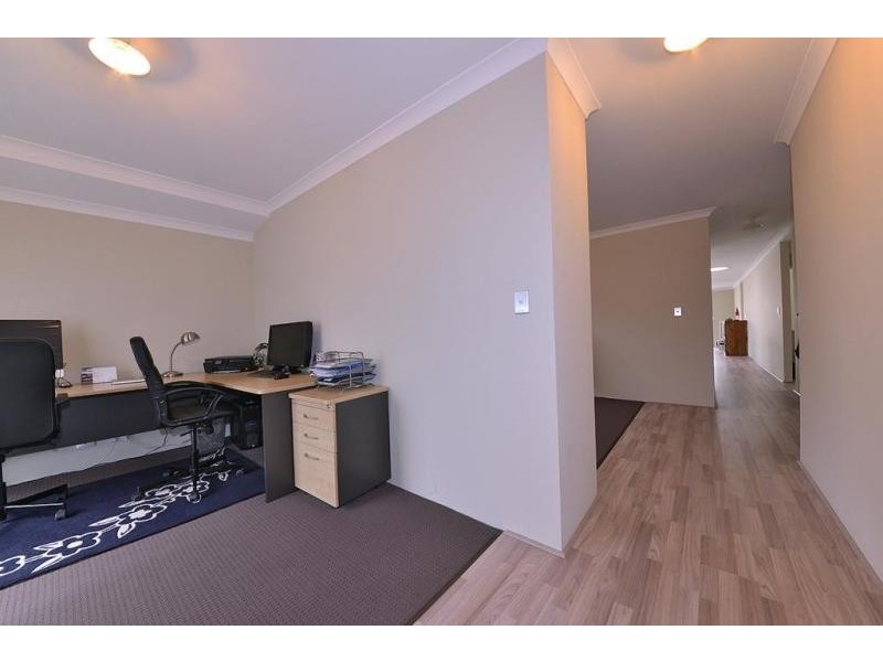 5 Damperia Gardens, Sinagra WA 6065