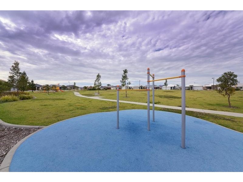 5 Damperia Gardens, Sinagra WA 6065