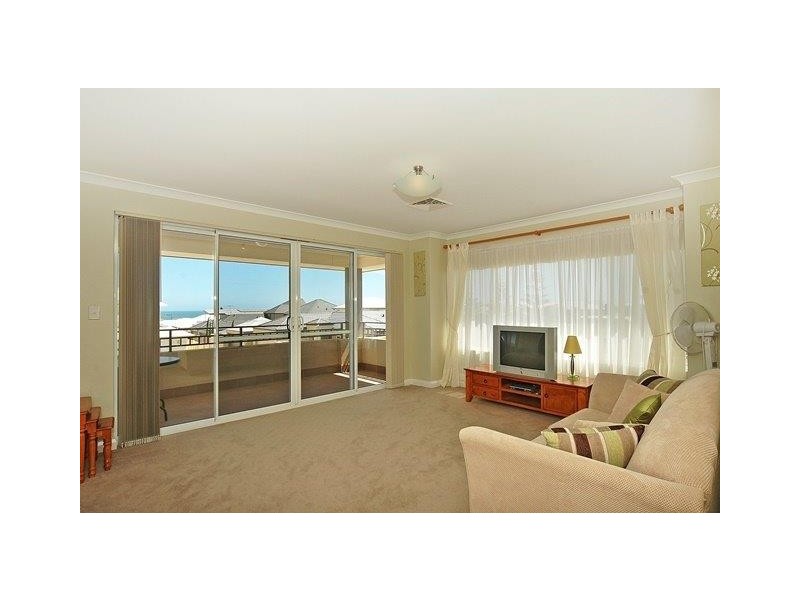 18 Dotterel Green, Jindalee WA 6036