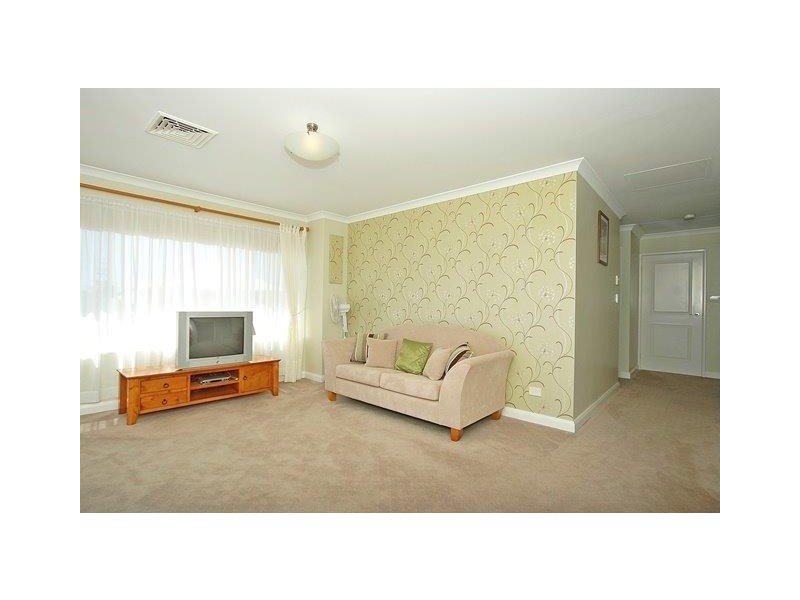 18 Dotterel Green, Jindalee WA 6036