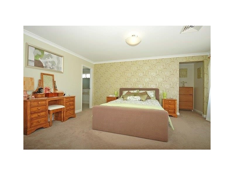18 Dotterel Green, Jindalee WA 6036