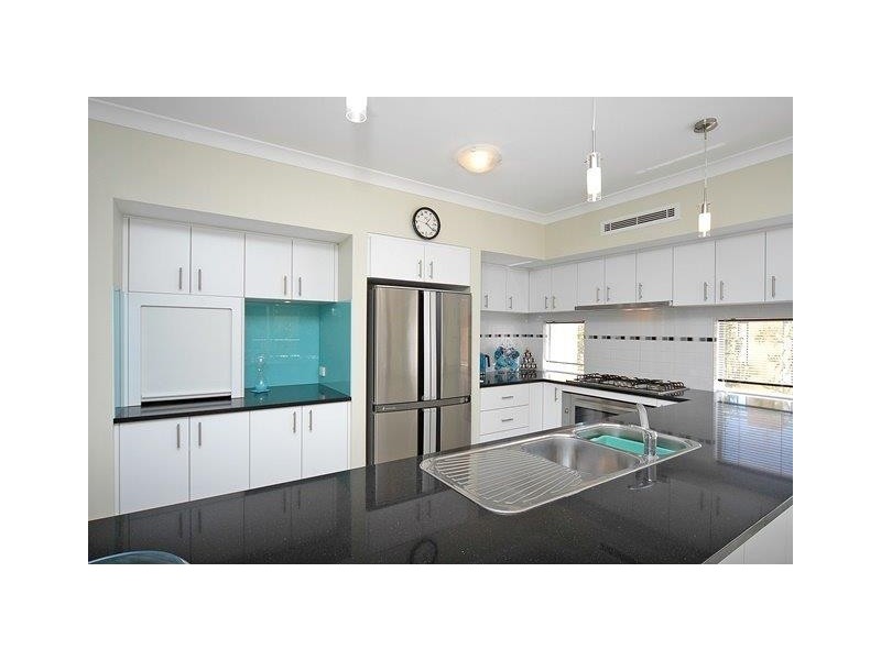 18 Dotterel Green, Jindalee WA 6036