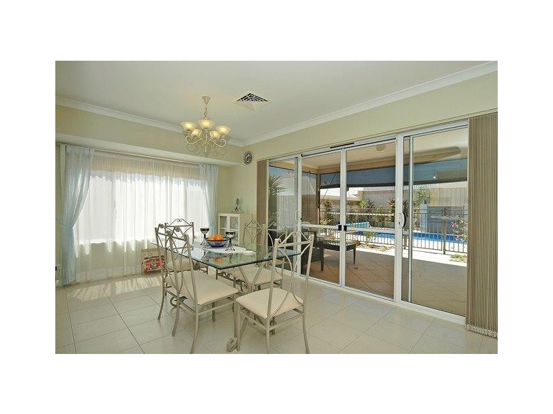 18 Dotterel Green, Jindalee WA 6036