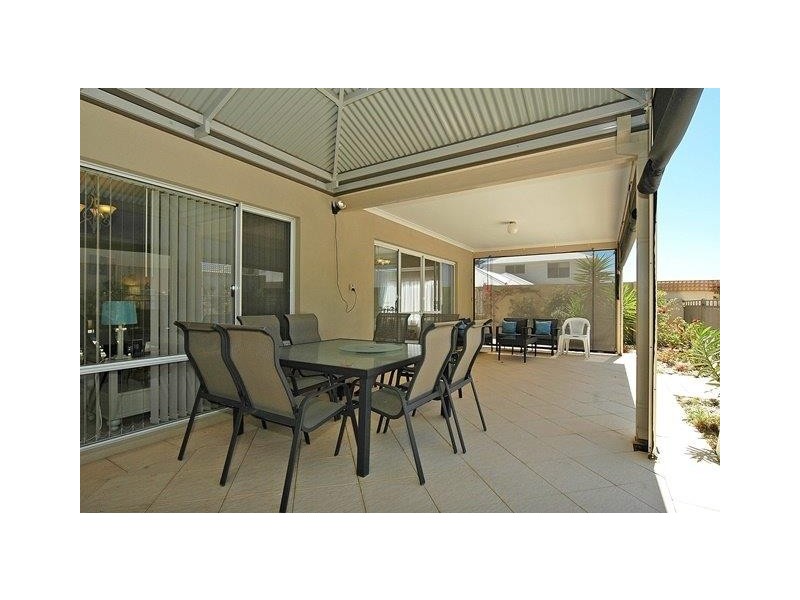 18 Dotterel Green, Jindalee WA 6036