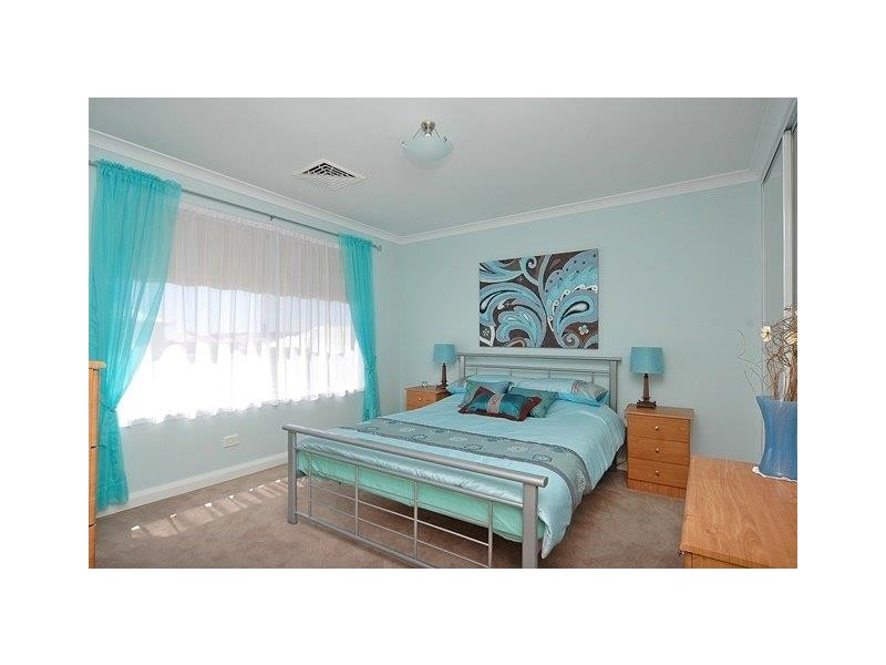 18 Dotterel Green, Jindalee WA 6036