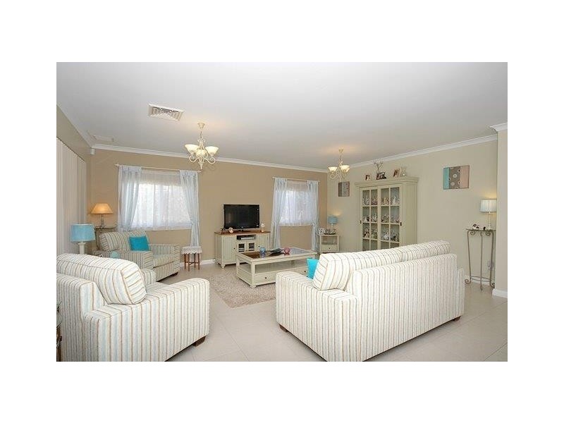 18 Dotterel Green, Jindalee WA 6036