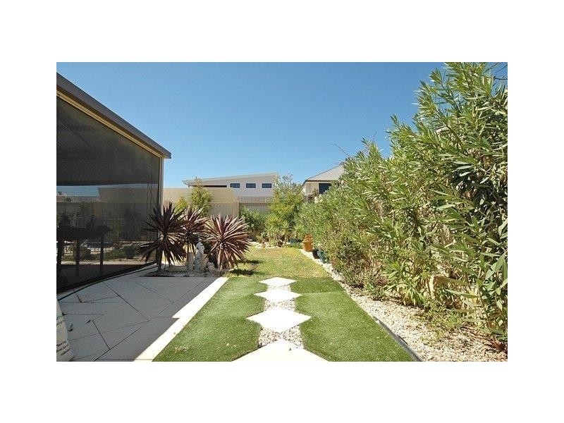 18 Dotterel Green, Jindalee WA 6036