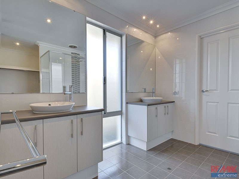 16 Cyandra Loop, Banksia Grove WA 6031