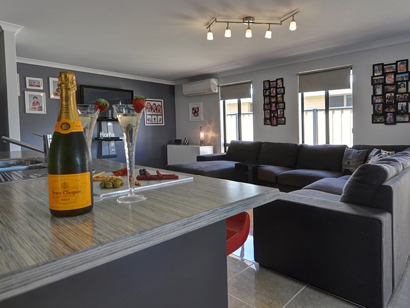 30 Lauderdale Ramble *, Carramar WA 6031