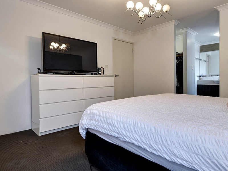 30 Lauderdale Ramble *, Carramar WA 6031