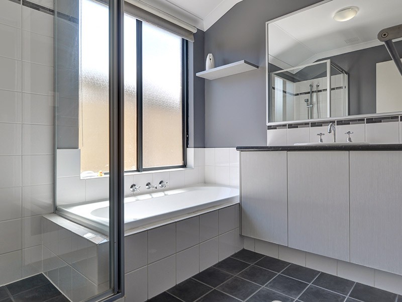 30 Lauderdale Ramble *, Carramar WA 6031