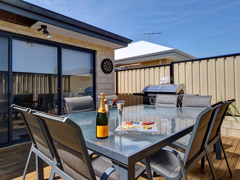 30 Lauderdale Ramble *, Carramar WA 6031