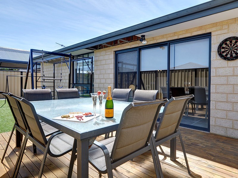 30 Lauderdale Ramble *, Carramar WA 6031