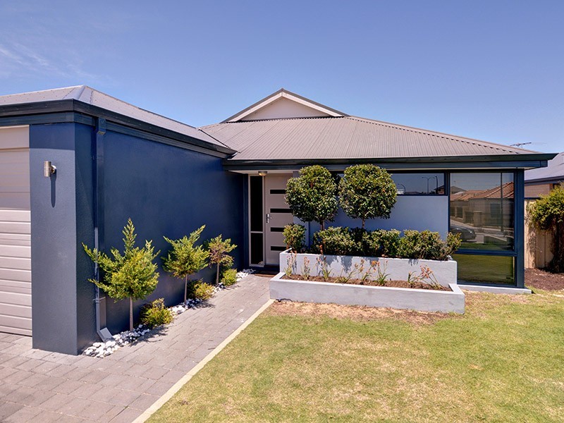 30 Lauderdale Ramble *, Carramar WA 6031