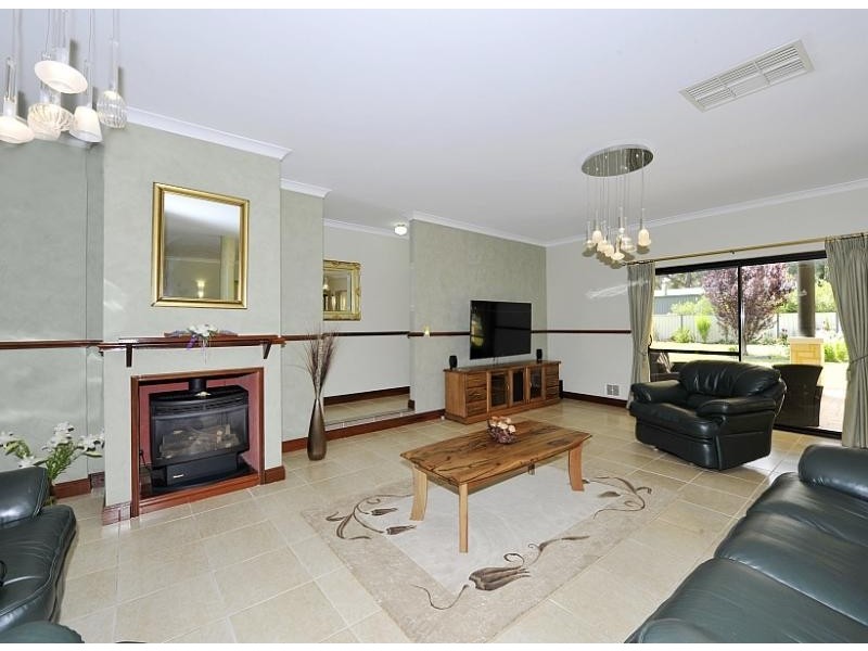 1 Laidley Way, Greenfields WA 6210