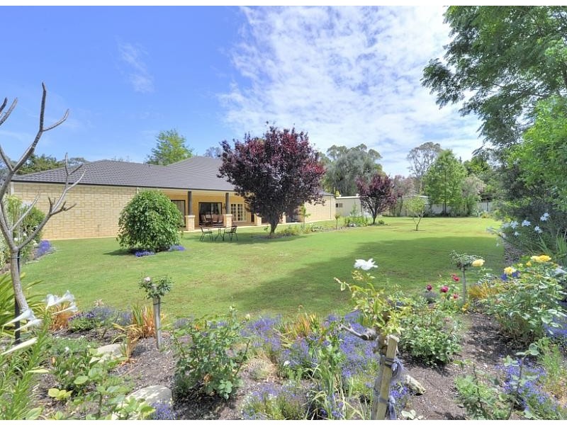 1 Laidley Way, Greenfields WA 6210