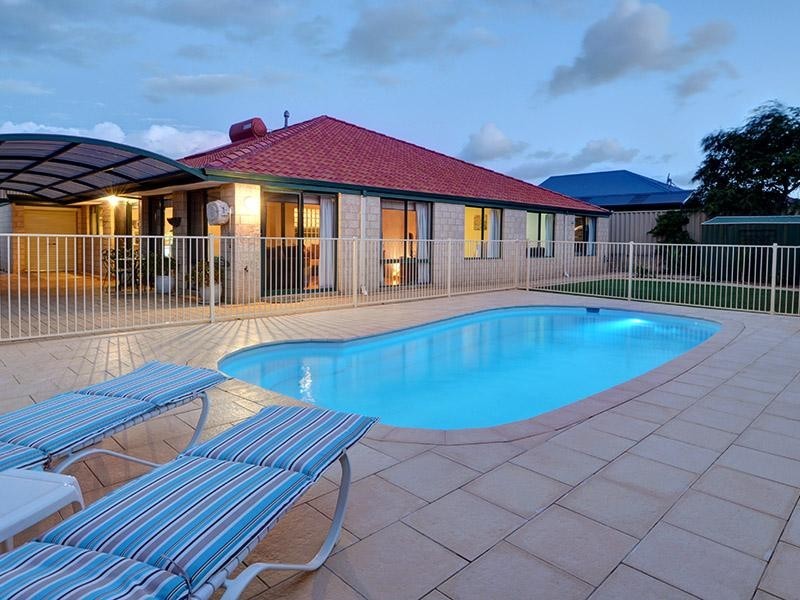 4 Shropshire Crescent, Butler WA 6036