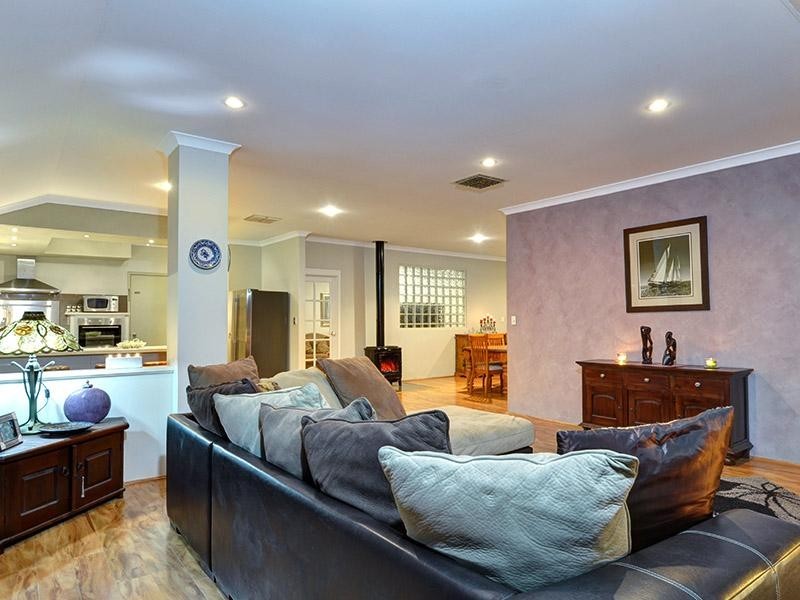 4 Shropshire Crescent, Butler WA 6036