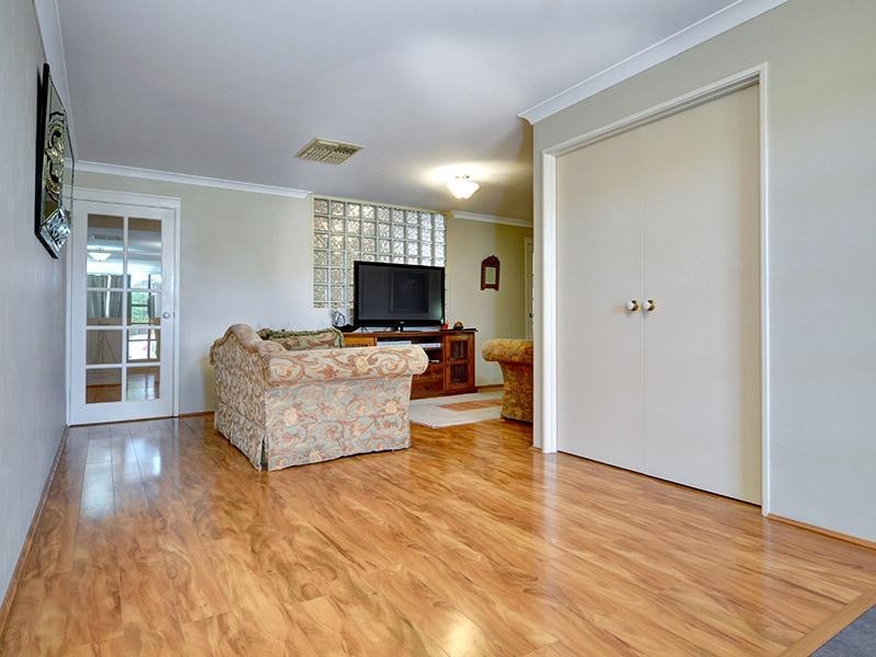 4 Shropshire Crescent, Butler WA 6036