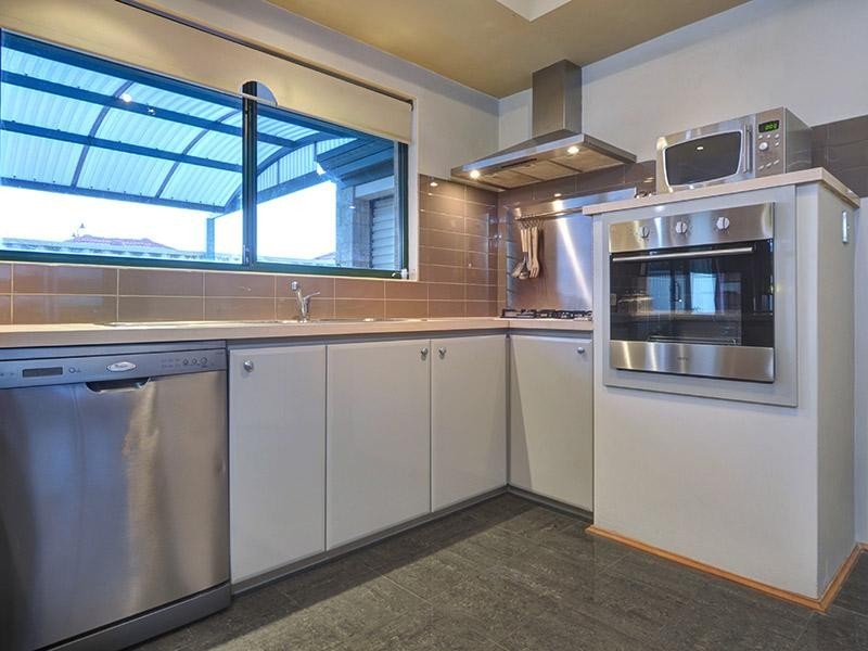 4 Shropshire Crescent, Butler WA 6036