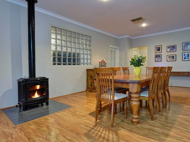 4 Shropshire Crescent, Butler WA 6036