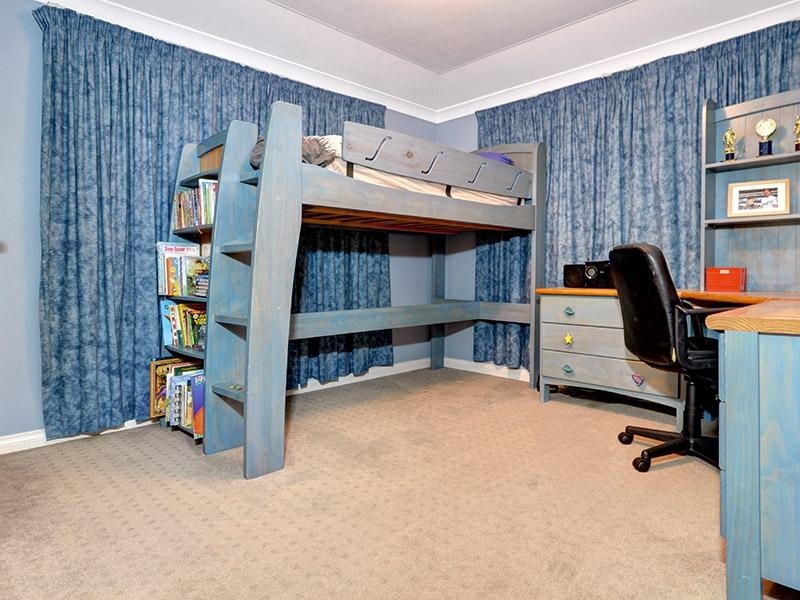 4 Shropshire Crescent, Butler WA 6036